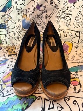Steve Madden suede peep-toe wedges